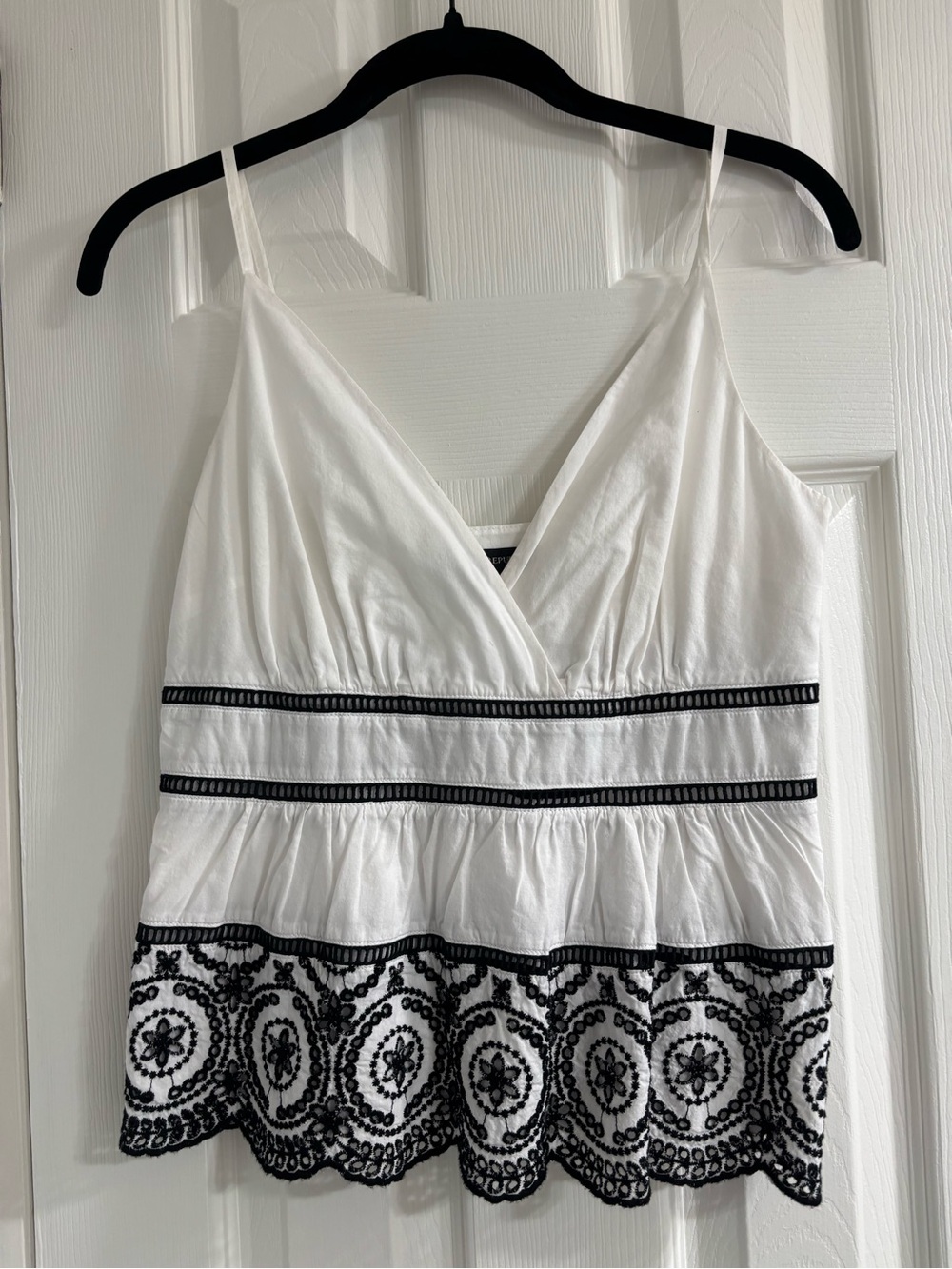 Banana Republic White with Black Embroidered Trim Strappy Top Petite Small
